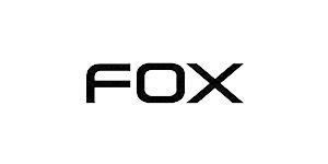 1945年，以色列福克斯家族创立FOX服饰品牌。除了连锁店业务，福克斯还作为批发商将产品供应遍及全国超过500家的独立门店，也通过供应商和转包商销往海外市场。FOX品牌包括男装系列、女装系列、童装系列和婴儿服饰，此外，FOX公司也专营生产时尚配饰， 包括手表 (FOX TIME) 、袜子 (FOX SOCK ) 、内衣 (FOX UNDERWEAR)、太阳眼镜、包袋等等。